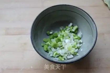 Make Garlic spinach noodles step 1