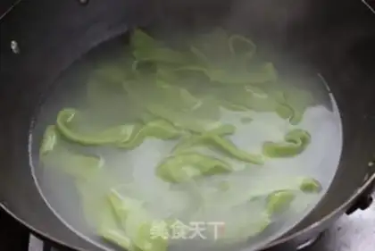 Make Garlic spinach noodles step 10
