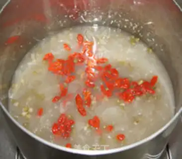 Make Sweet green bean silver ear soup step 11