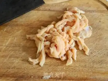 Make Three pieces of meat and noodles step 1