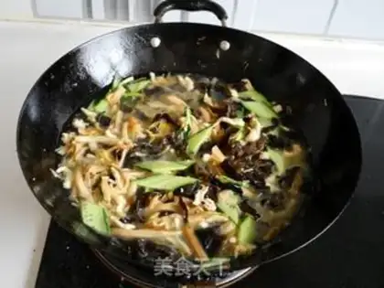 Make Three pieces of meat and noodles step 7