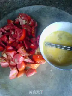Make Tomato fried eggs step 1