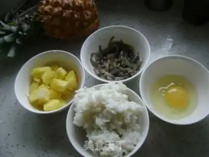 Make Pineapple shrimp fried rice step 1