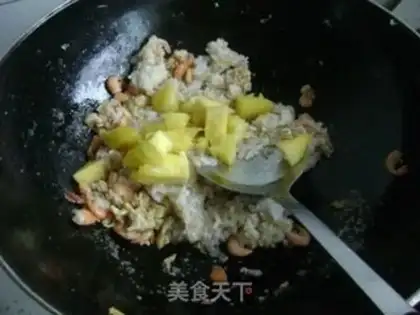 Make Pineapple shrimp fried rice step 4