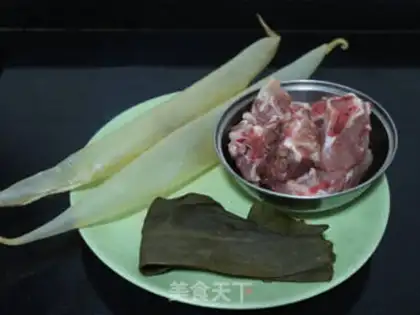 Make Fish with tailbone soup step 0