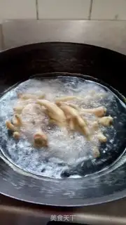 Make The feet of a halogened chicken step 0