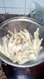 Make The feet of a halogened chicken step 1