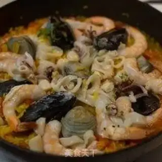 Make Spanish seafood step 7