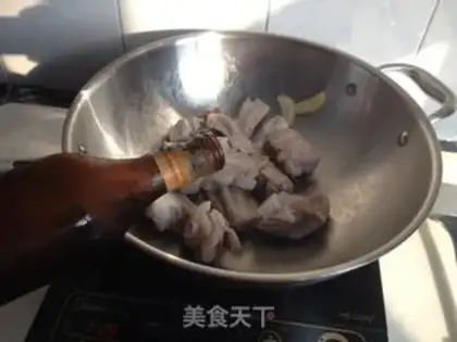 Make Apricot mushroom potato ribs step 1