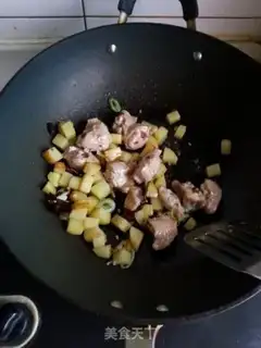 Make Spicy potatoes with chicken wings step 6