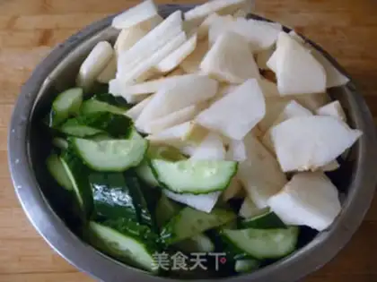 Make Cucumber berry juice step 1