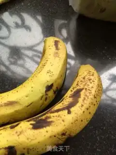 Make Chocolate banana rolls step 2