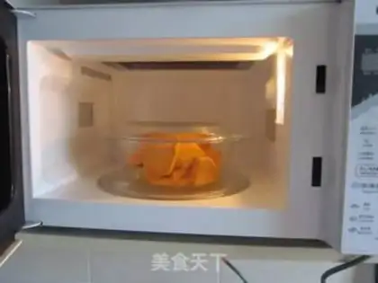 Make Pumpkin sauce and doll food step 1