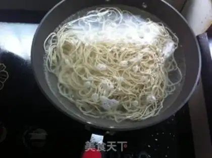 Make Hot dry noodles step 1