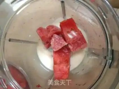 Make Watermelon red-tree milkshake step 1