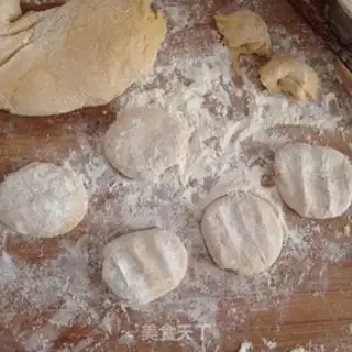 Make Pumpkin rose buns step 0