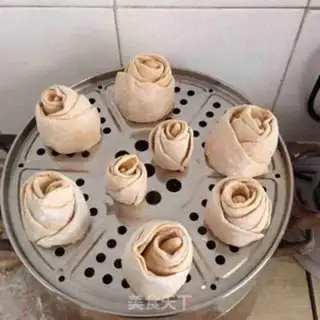 Make Pumpkin rose buns step 6
