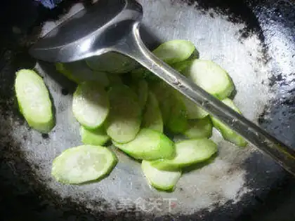 Make Smelt beef fan soup step 3