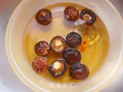 Make Frozen chicken with mushrooms step 1