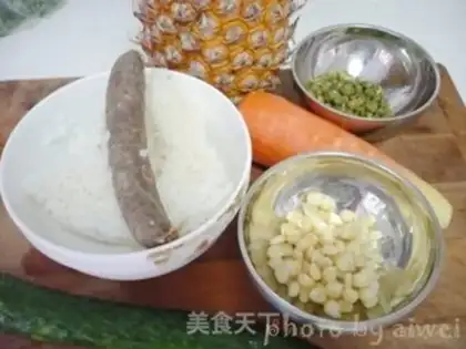 Make Pineapple rice step 0
