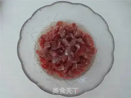 Make Spicy toothpick beef step 1