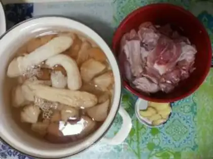 Make Monkey-head mushroom chicken soup step 1
