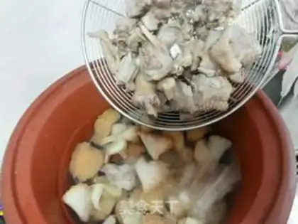 Make Monkey-head mushroom chicken soup step 3