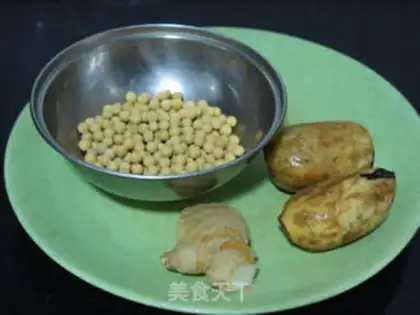 Make Soybeans, pig hoof soup step 1
