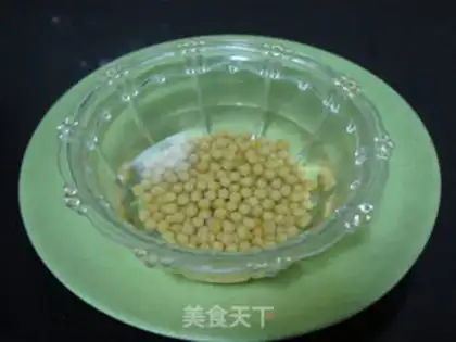 Make Soybeans, pig hoof soup step 2