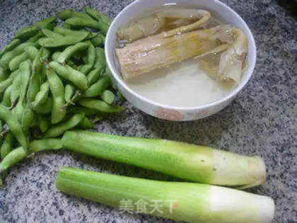 Make Sheeptails, white, fried beans step 0