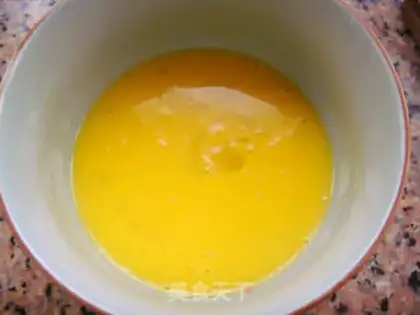 Make cucumber-mucked eggs step 3