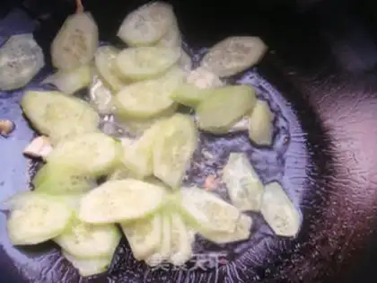 Make cucumber-mucked eggs step 6