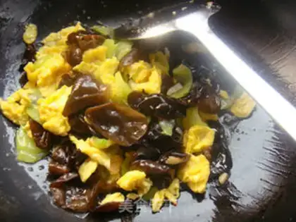Make cucumber-mucked eggs step 9
