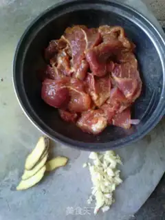 Make Four seasons of bean fried meat step 1