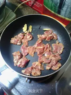 Make Four seasons of bean fried meat step 3