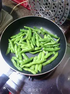 Make Four seasons of bean fried meat step 7