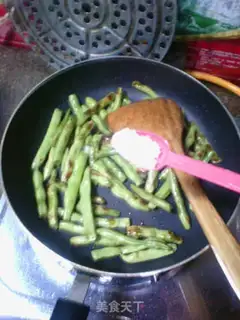 Make Four seasons of bean fried meat step 8