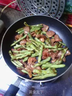 Make Four seasons of bean fried meat step 9
