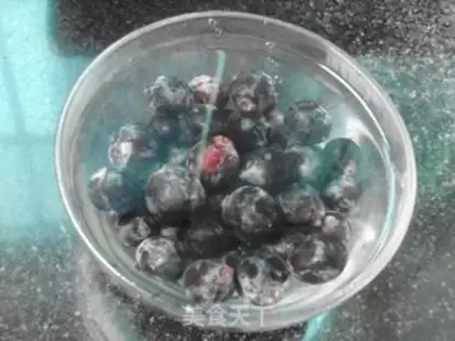 Make Plum grape apple juice step 1