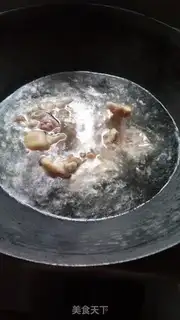 Make Piggy feet of sea cucumber sauce step 0