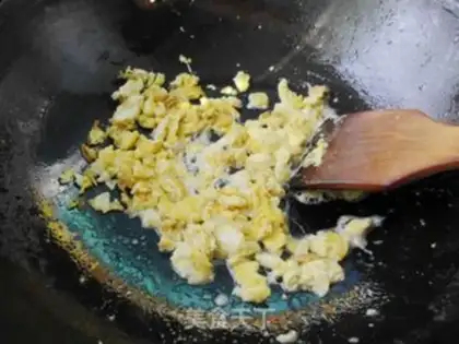 Make Peas fried eggs step 4
