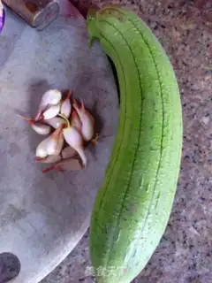 Make Onion steamed silkmelon step 0