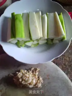 Make Onion steamed silkmelon step 1