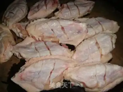 Make New Orleans fried chicken wings step 1