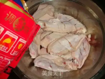 Make New Orleans fried chicken wings step 2