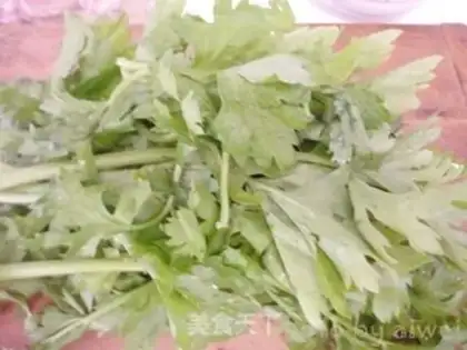 Make Garlic celery leaves step 0