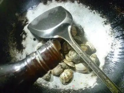 Make Scrambled fragrance clams step 2