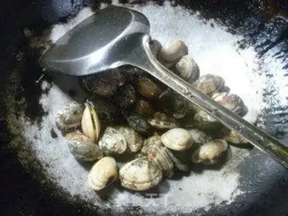 Make Scrambled fragrance clams step 3