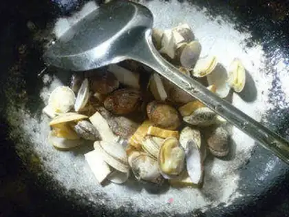 Make Scrambled fragrance clams step 5