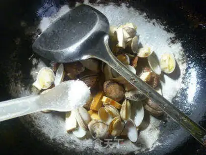 Make Scrambled fragrance clams step 7